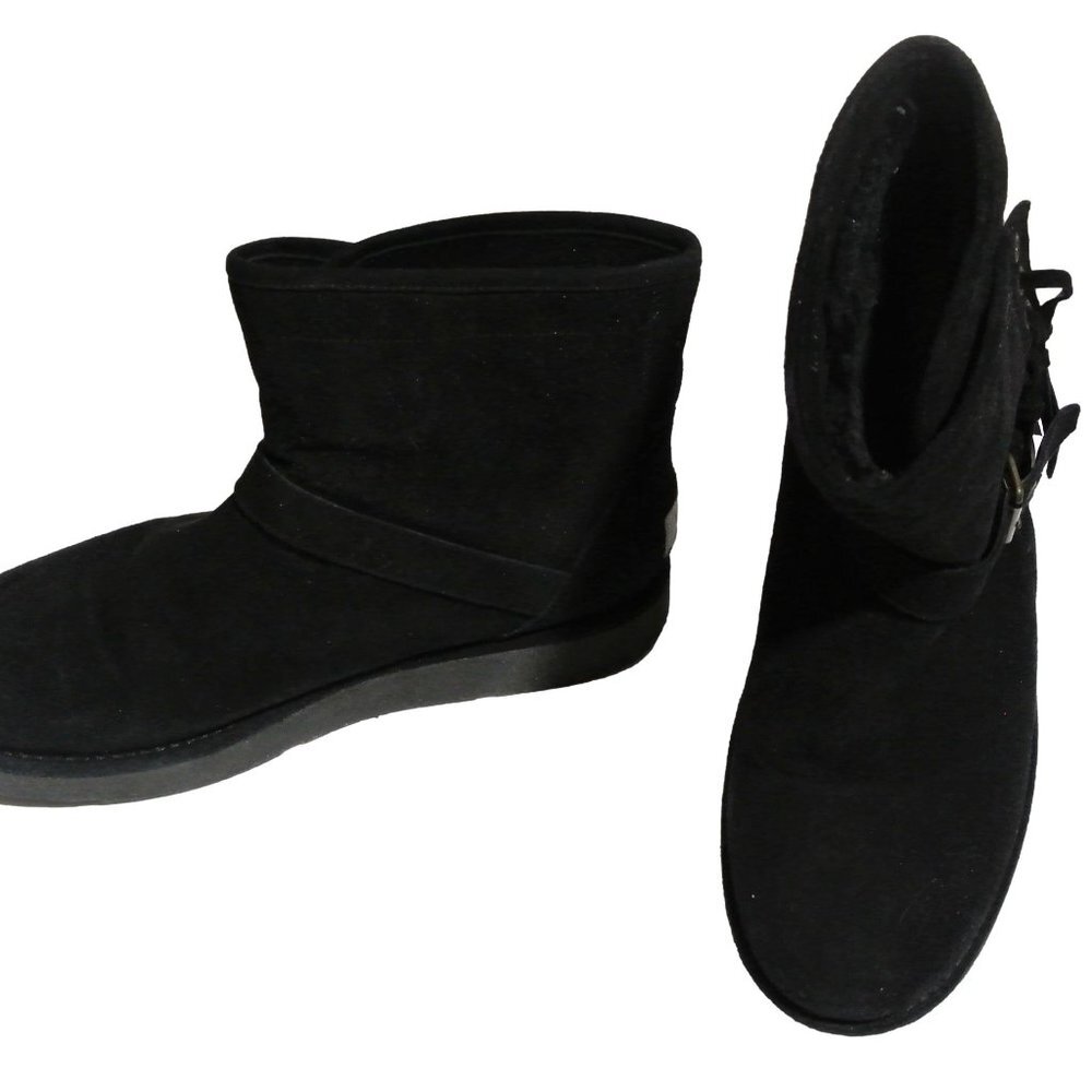 UGG Karisa Size 10 Black Suede Boot‎ with fringe